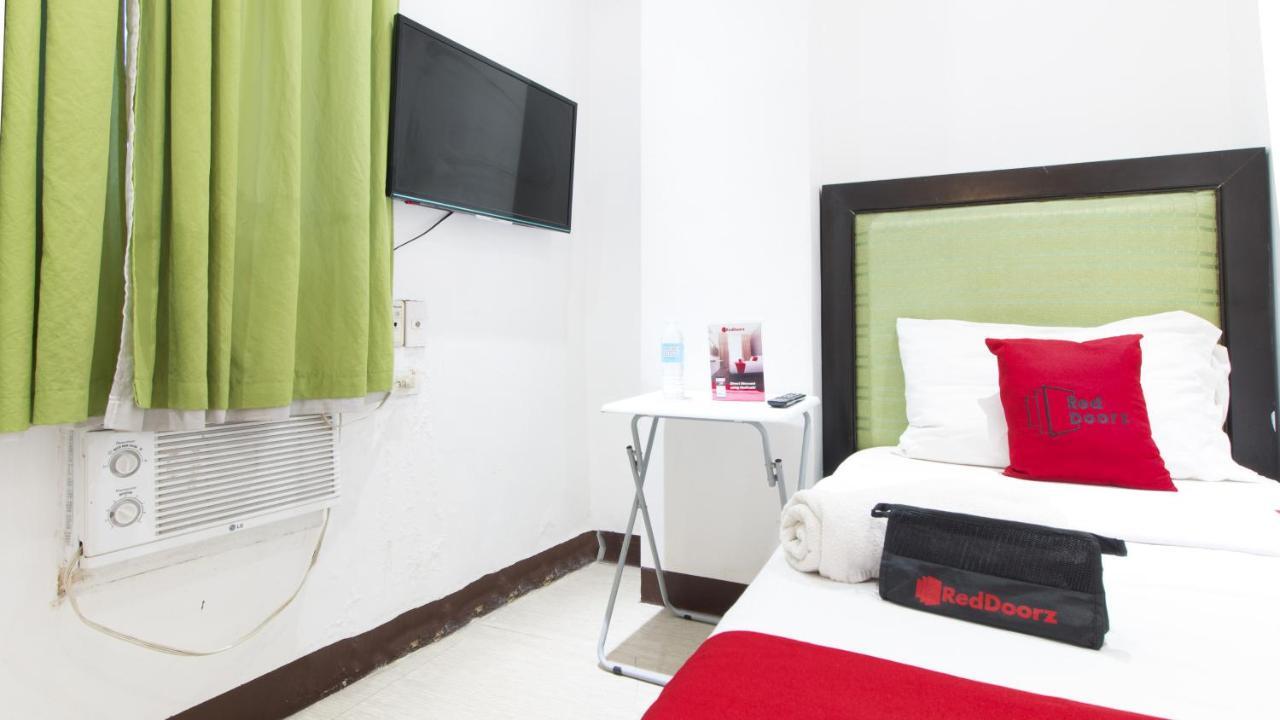 ホテル Reddoorz @ Real Fatima Tacloban Anibong エクステリア 写真