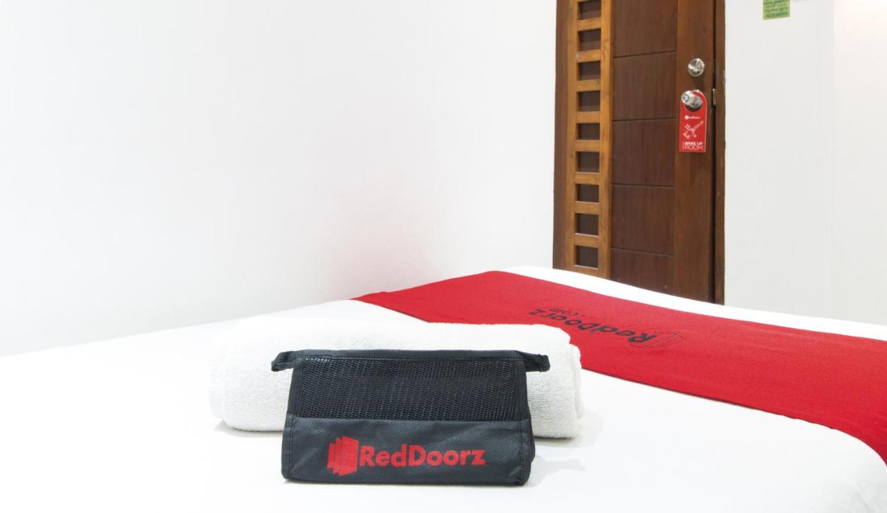 ホテル Reddoorz @ Real Fatima Tacloban Anibong エクステリア 写真