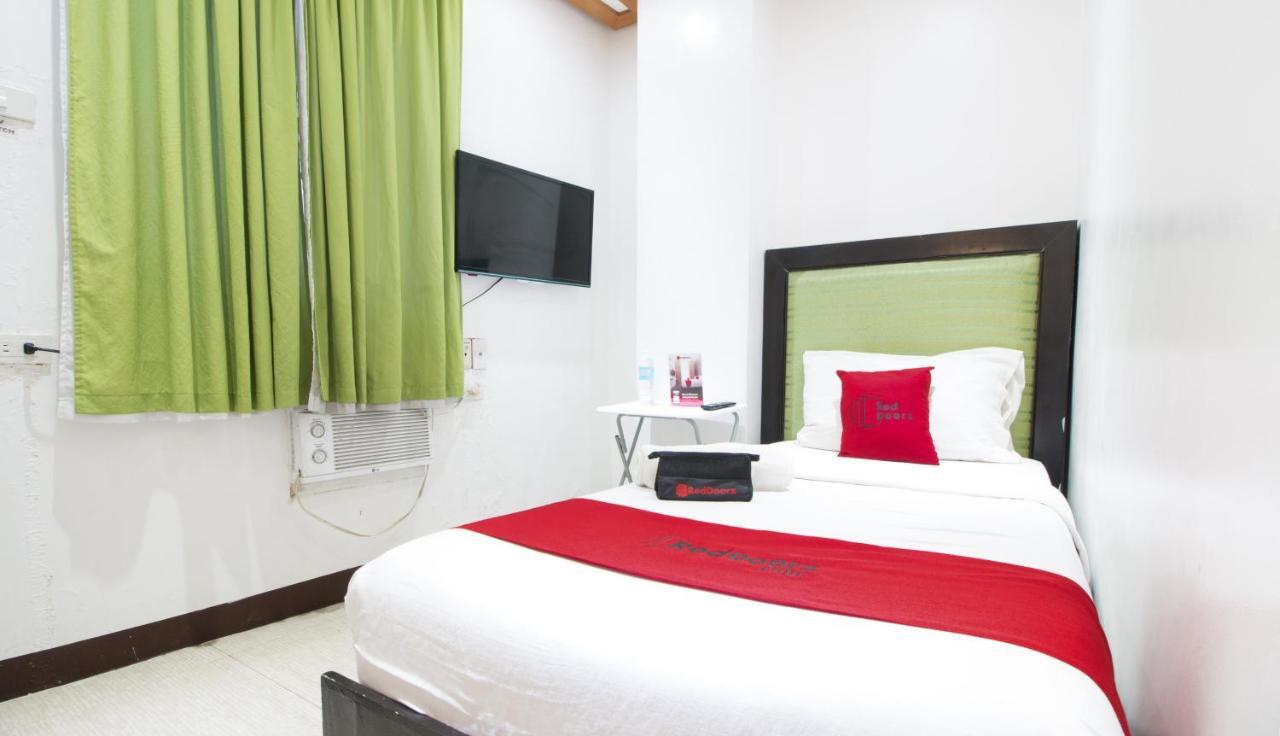 ホテル Reddoorz @ Real Fatima Tacloban Anibong エクステリア 写真