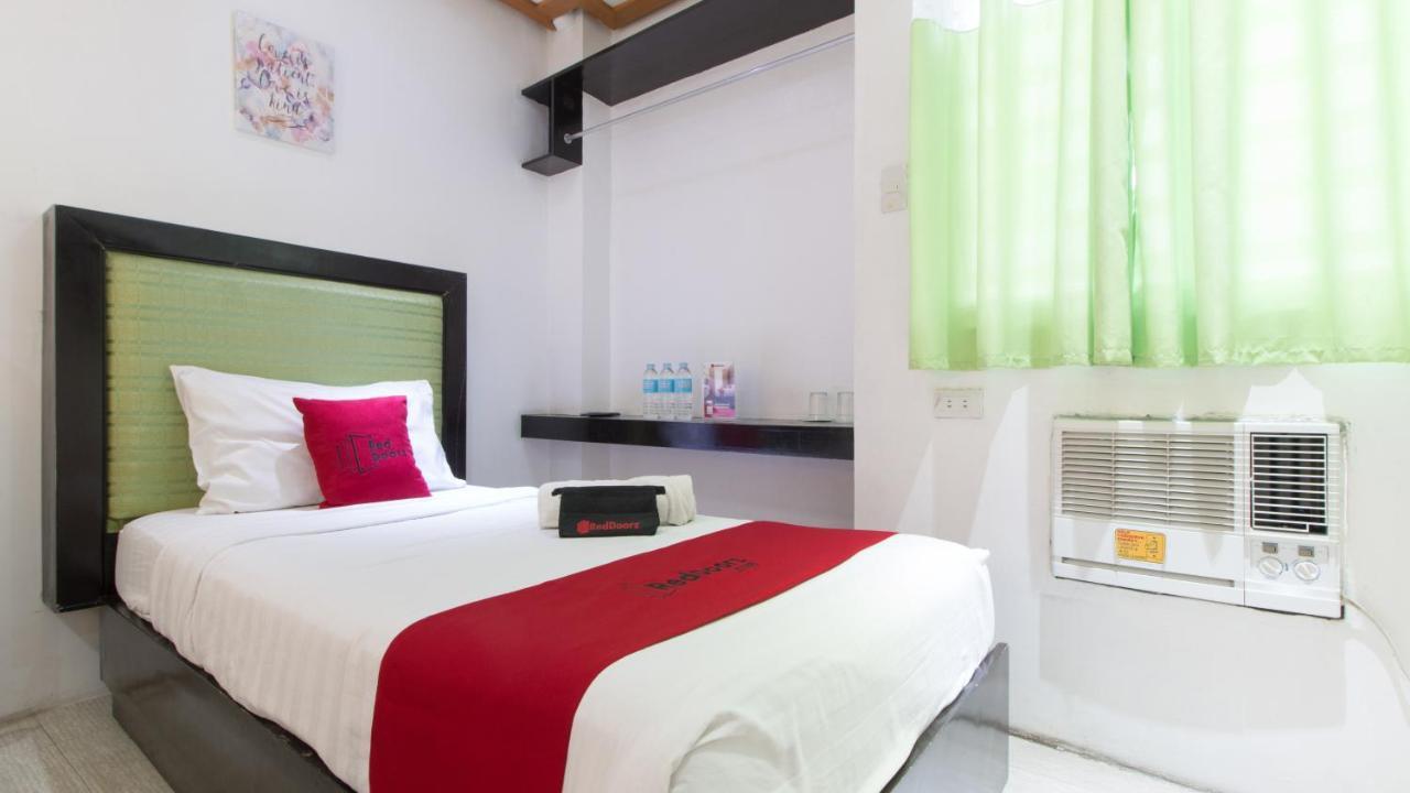 ホテル Reddoorz @ Real Fatima Tacloban Anibong エクステリア 写真