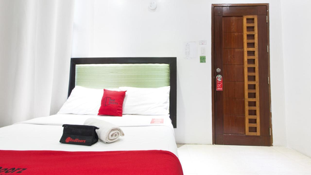ホテル Reddoorz @ Real Fatima Tacloban Anibong エクステリア 写真