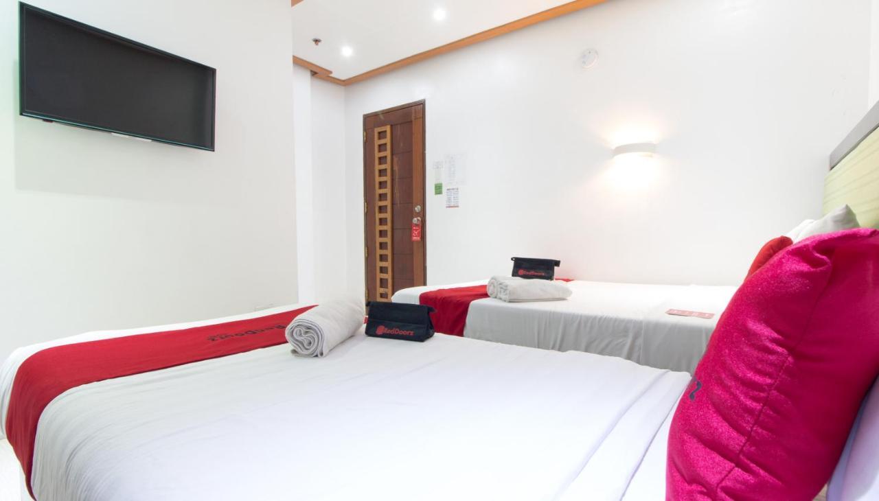 ホテル Reddoorz @ Real Fatima Tacloban Anibong エクステリア 写真