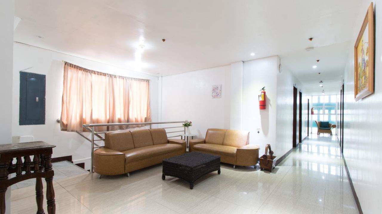 ホテル Reddoorz @ Real Fatima Tacloban Anibong エクステリア 写真
