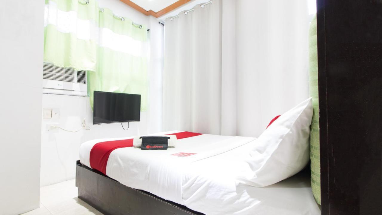 ホテル Reddoorz @ Real Fatima Tacloban Anibong エクステリア 写真