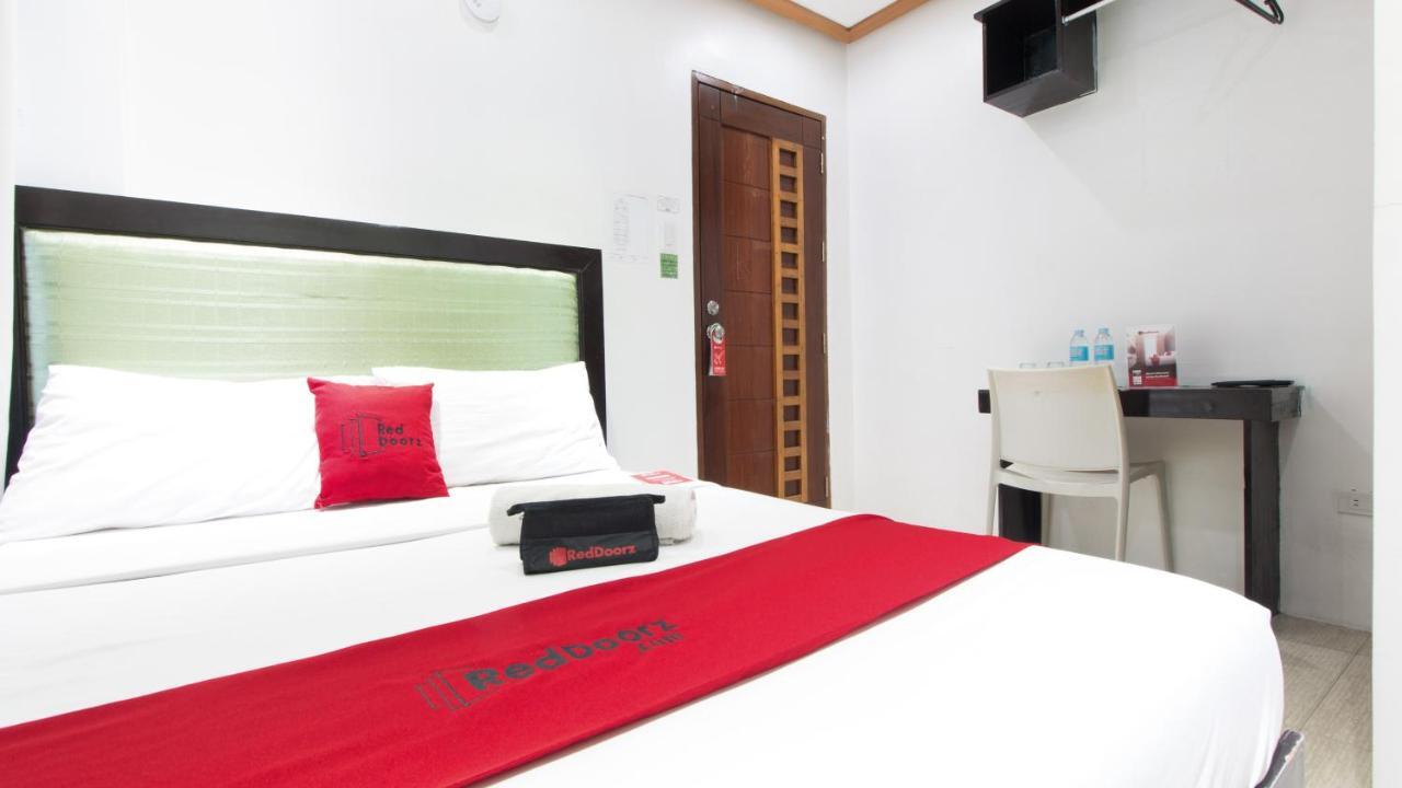 ホテル Reddoorz @ Real Fatima Tacloban Anibong エクステリア 写真