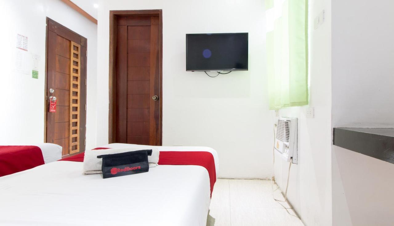 ホテル Reddoorz @ Real Fatima Tacloban Anibong エクステリア 写真